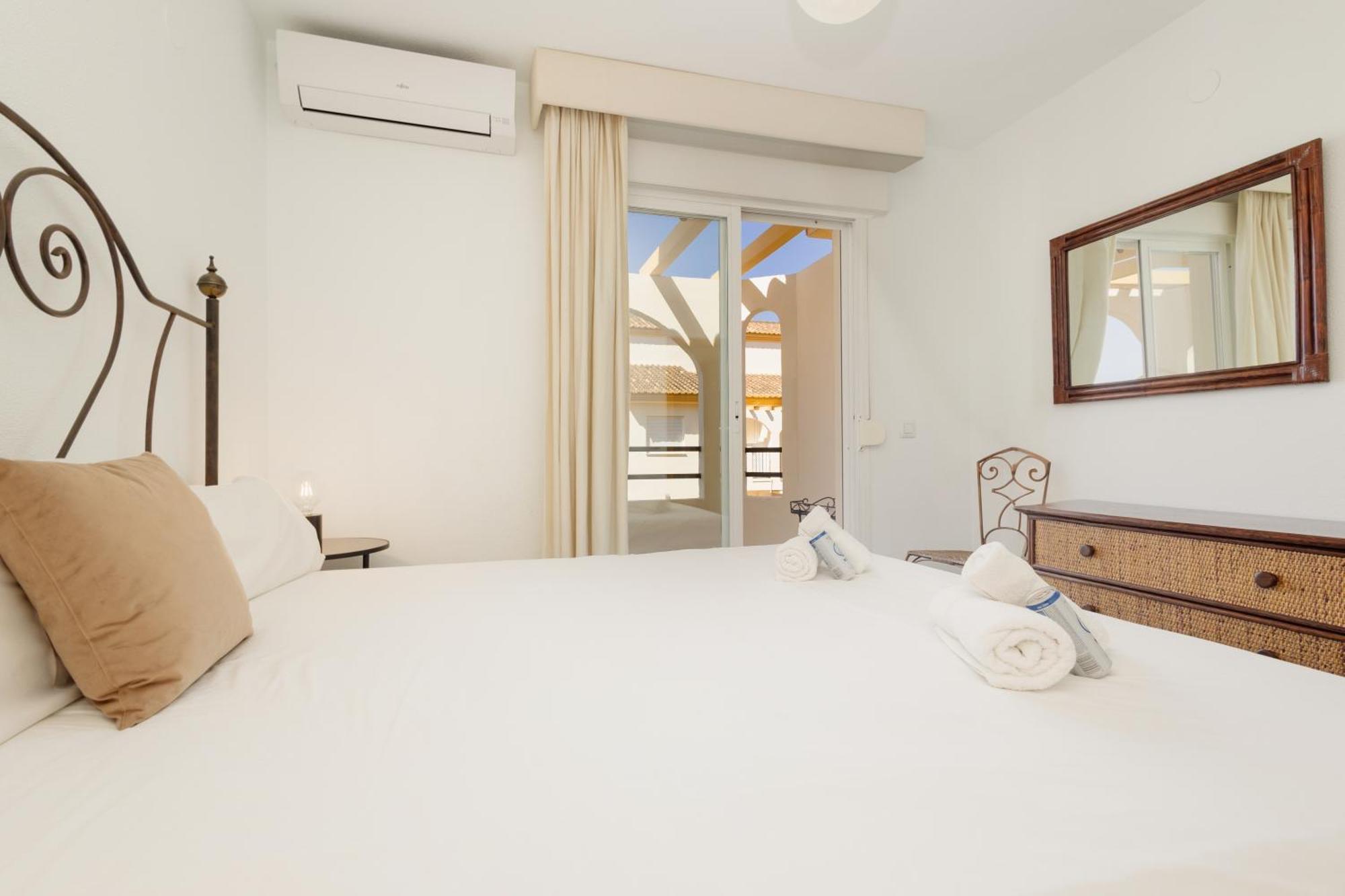 Beautiful Townhouse Walking Distance To The Beach In Costabella, มาร์เบยา ภายนอก รูปภาพ