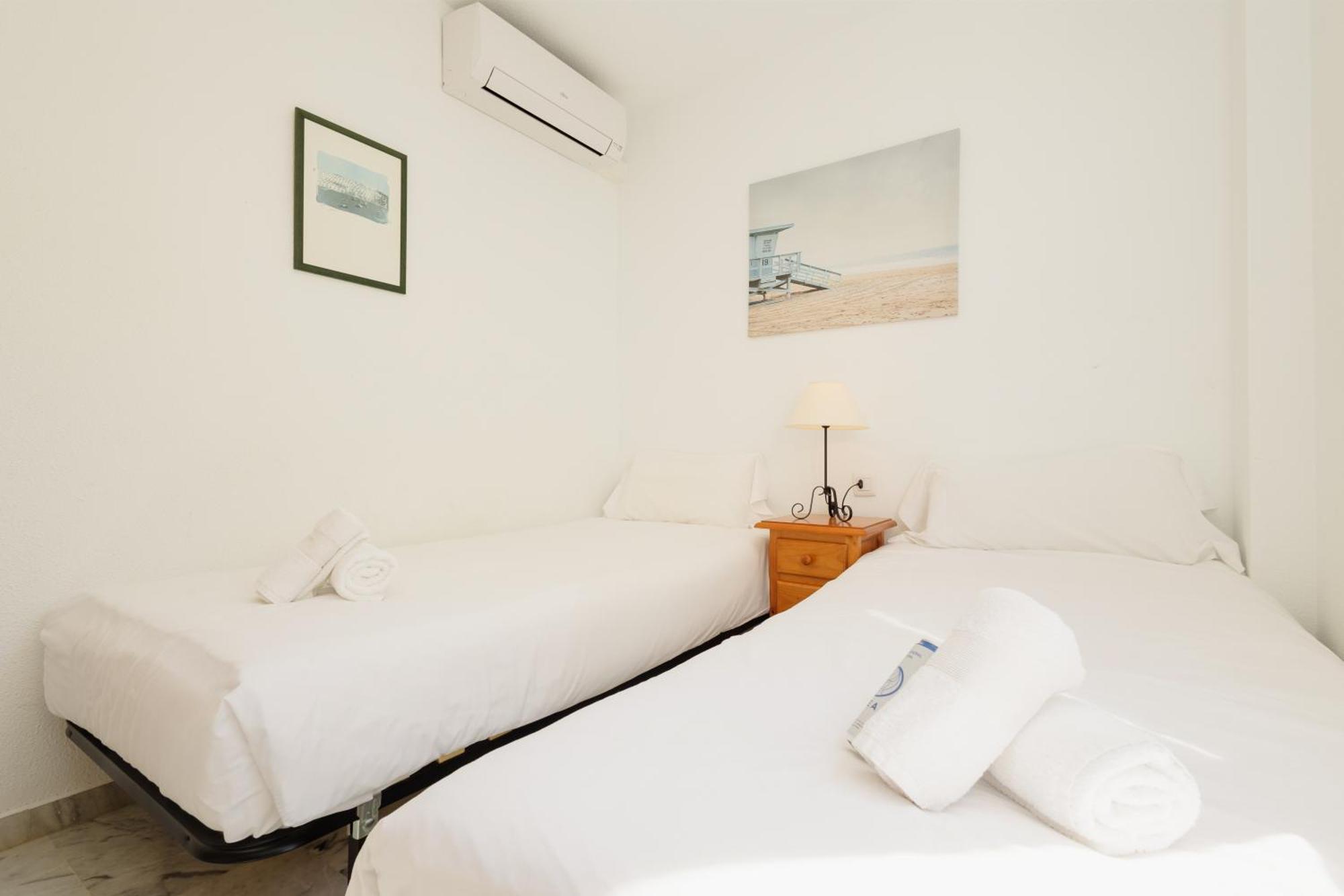 Beautiful Townhouse Walking Distance To The Beach In Costabella, มาร์เบยา ภายนอก รูปภาพ