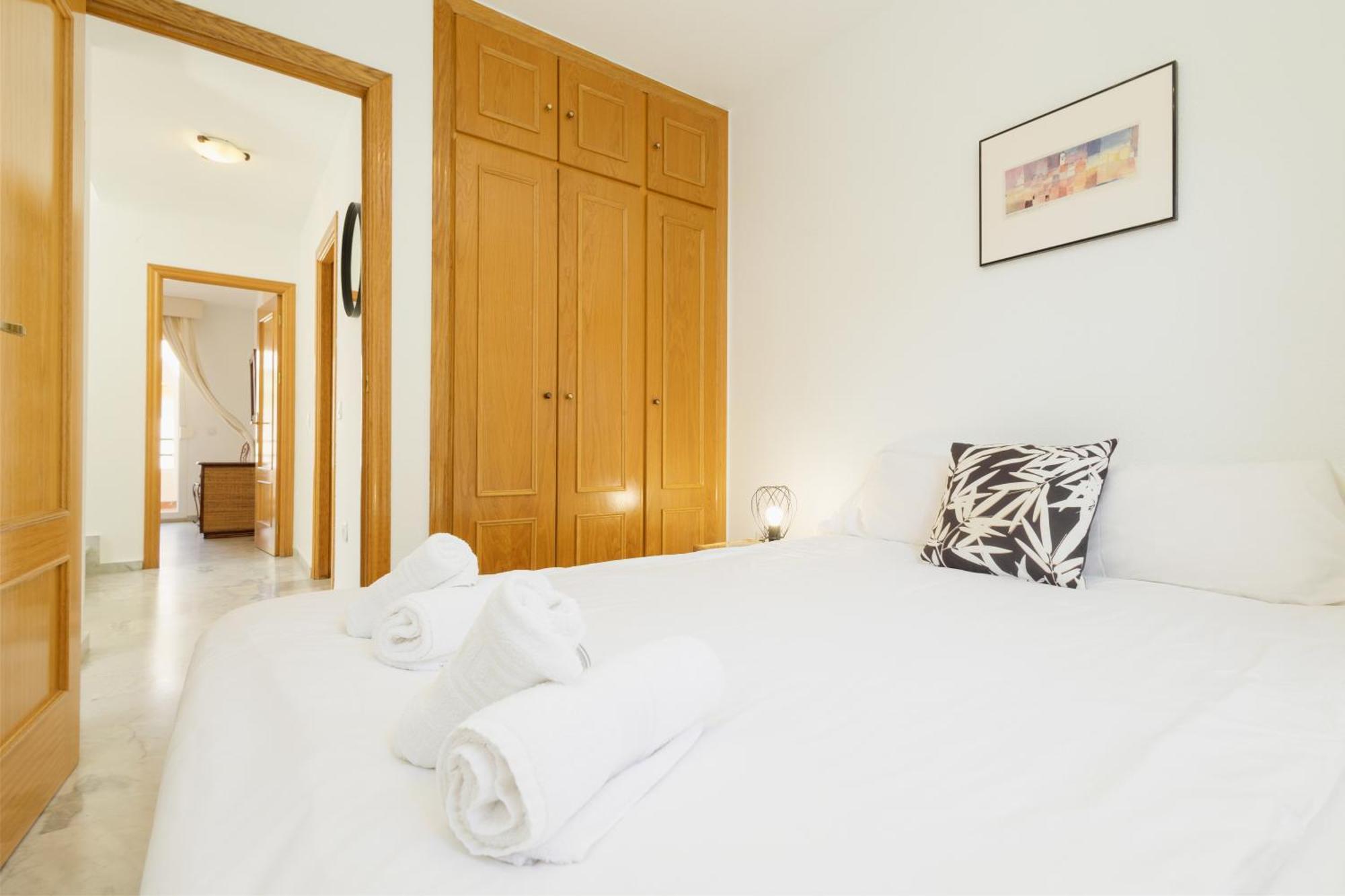 Beautiful Townhouse Walking Distance To The Beach In Costabella, มาร์เบยา ภายนอก รูปภาพ