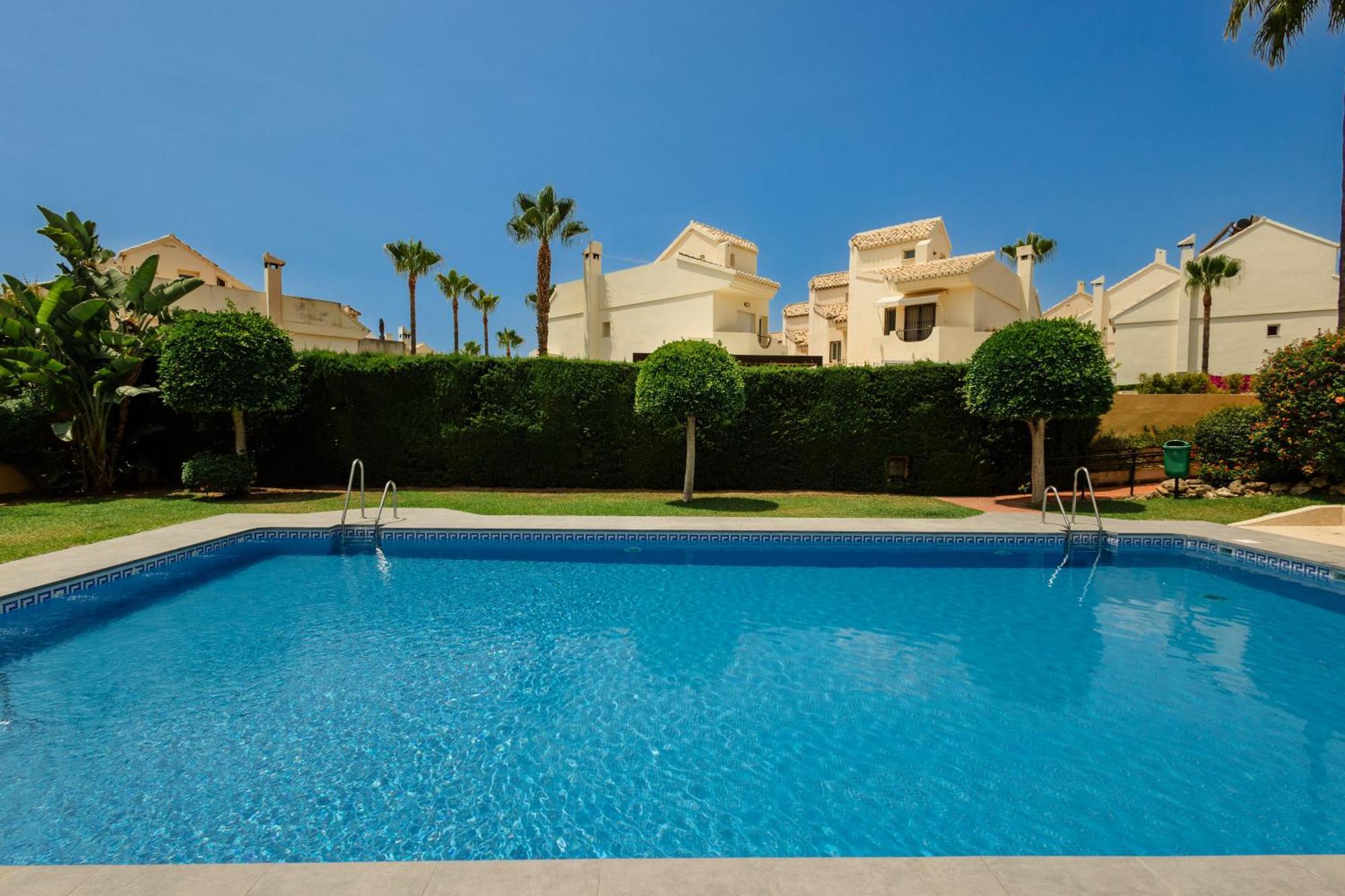 Beautiful Townhouse Walking Distance To The Beach In Costabella, มาร์เบยา ภายนอก รูปภาพ