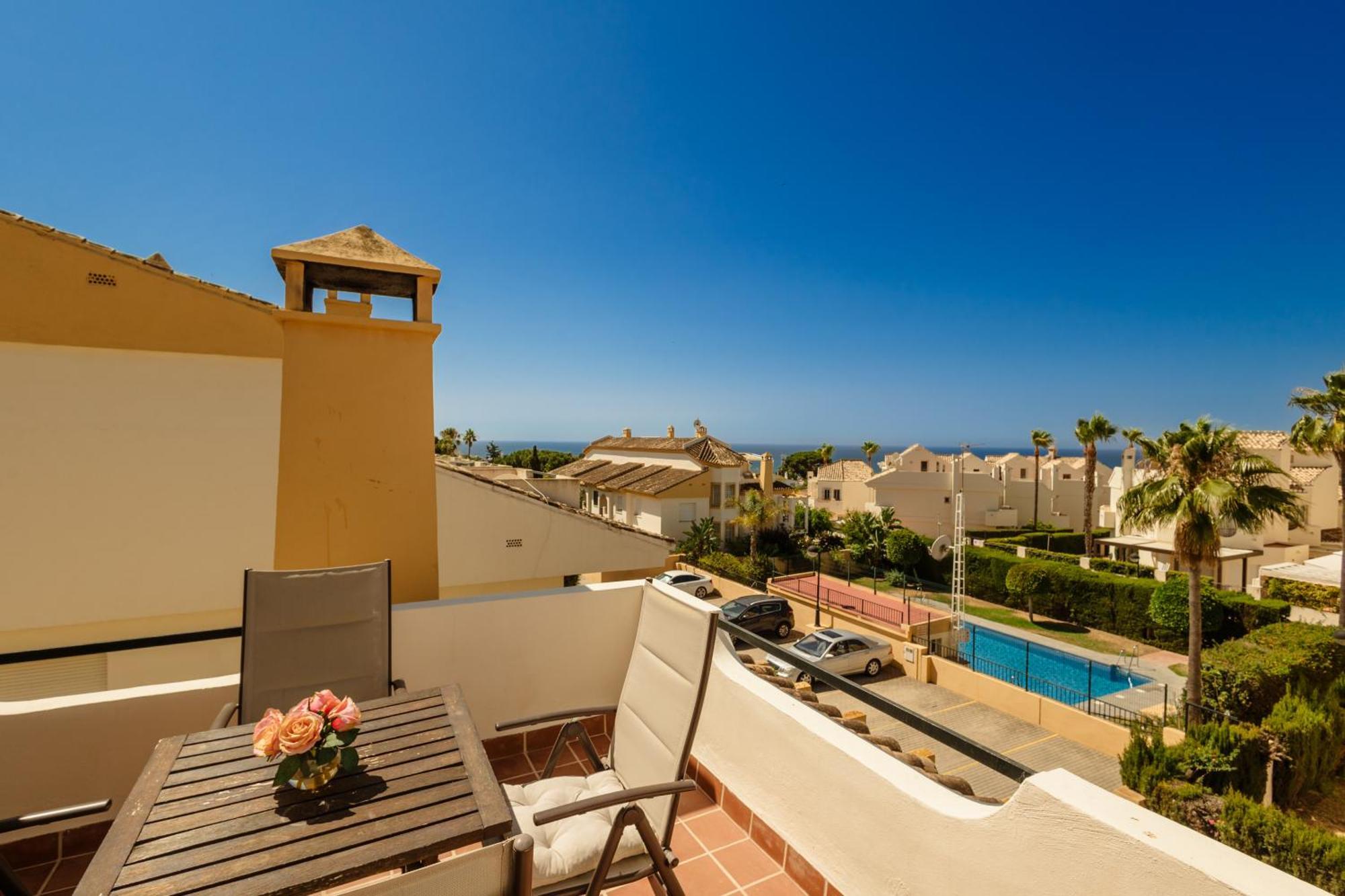 Beautiful Townhouse Walking Distance To The Beach In Costabella, มาร์เบยา ภายนอก รูปภาพ