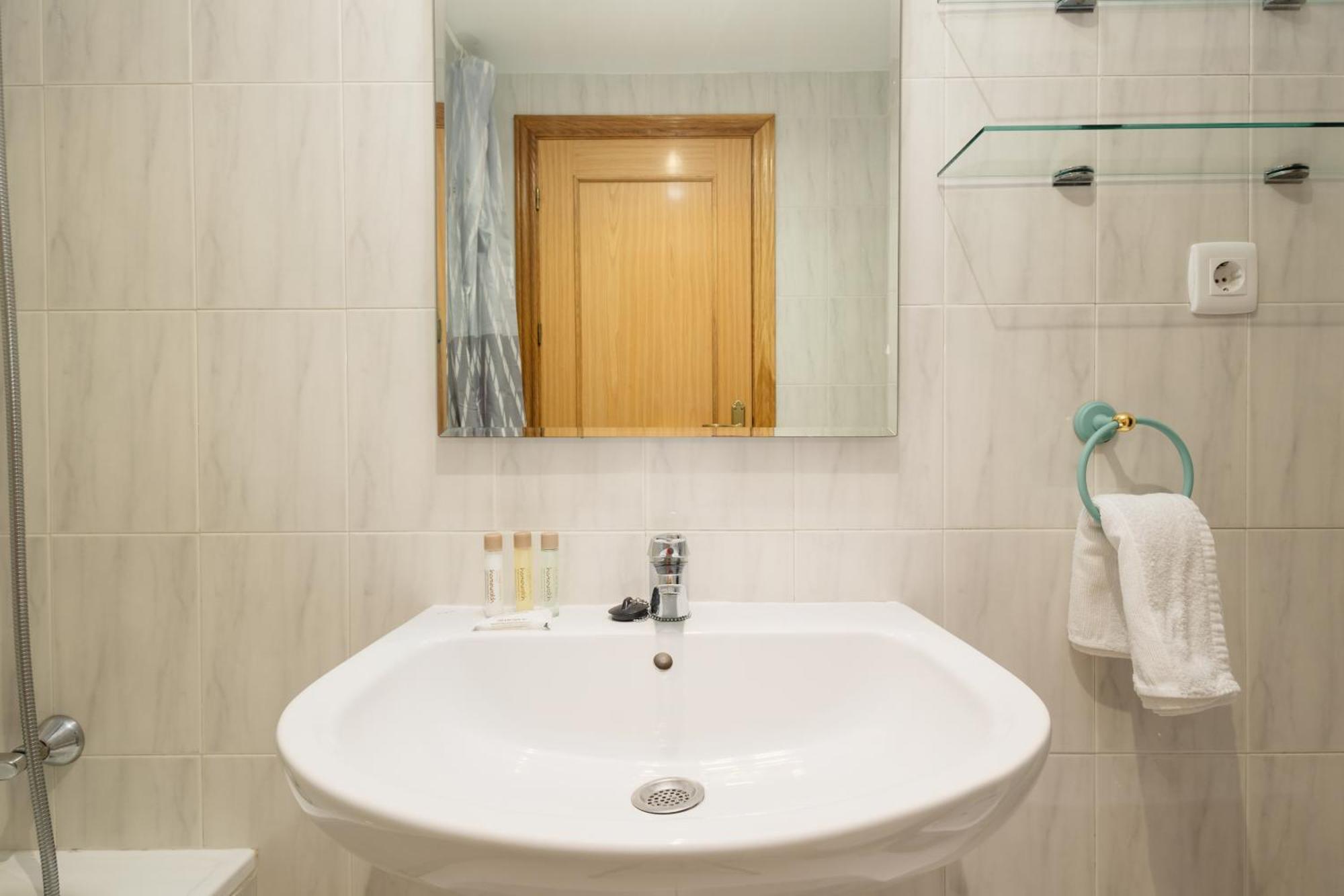 Beautiful Townhouse Walking Distance To The Beach In Costabella, มาร์เบยา ภายนอก รูปภาพ