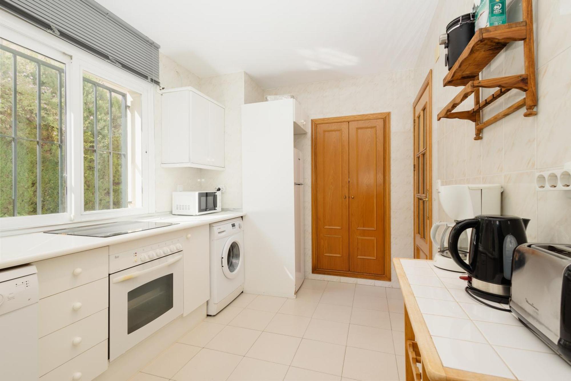 Beautiful Townhouse Walking Distance To The Beach In Costabella, มาร์เบยา ภายนอก รูปภาพ