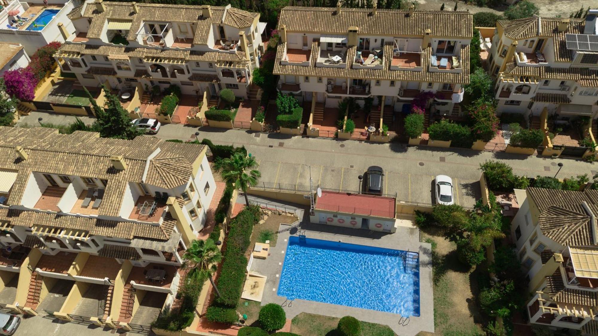 Beautiful Townhouse Walking Distance To The Beach In Costabella, มาร์เบยา ภายนอก รูปภาพ