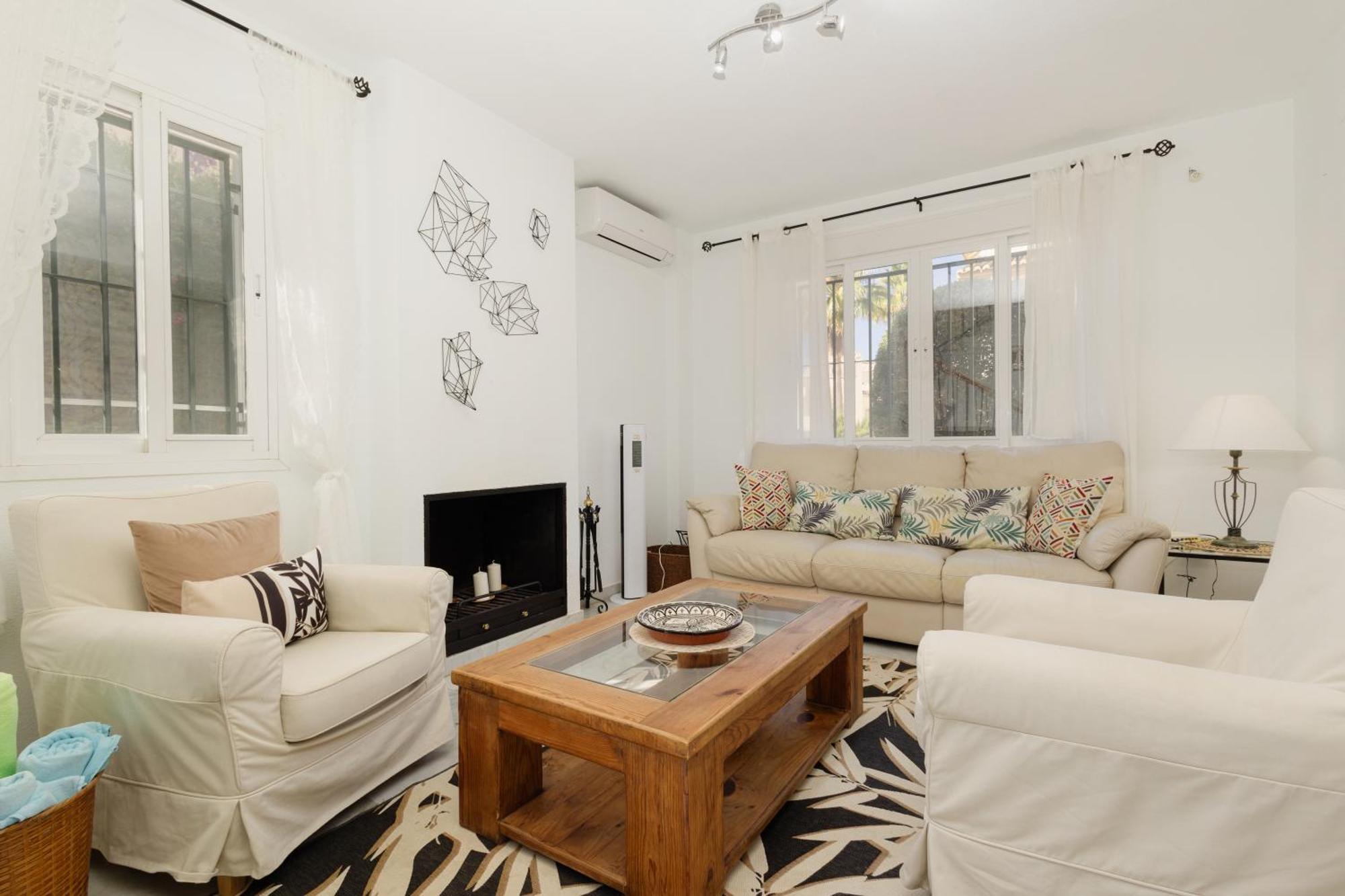 Beautiful Townhouse Walking Distance To The Beach In Costabella, มาร์เบยา ภายนอก รูปภาพ