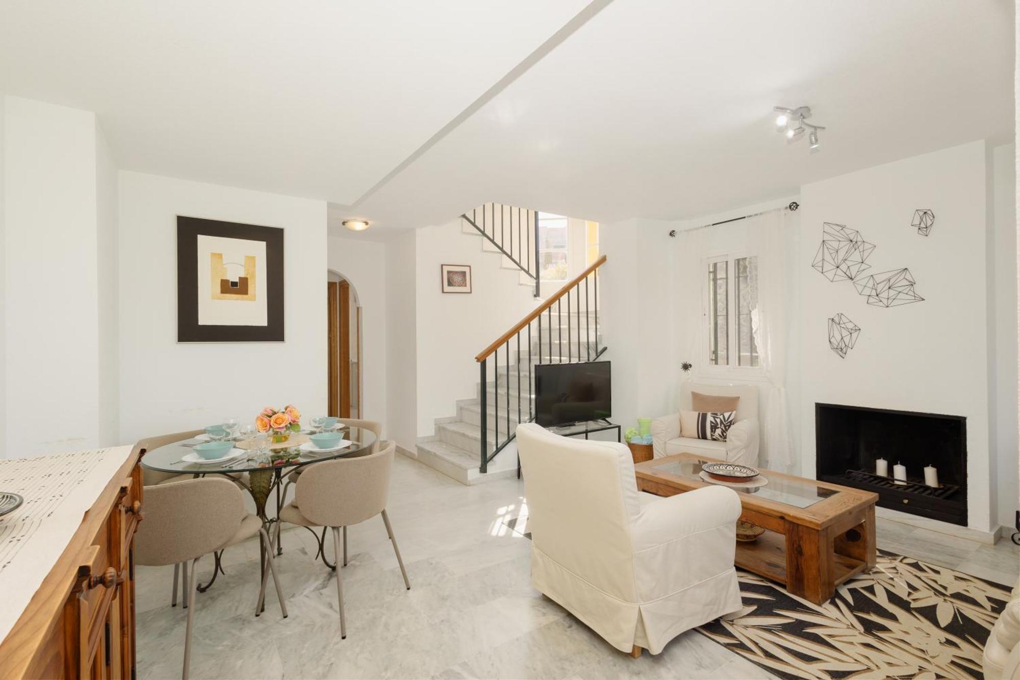 Beautiful Townhouse Walking Distance To The Beach In Costabella, มาร์เบยา ภายนอก รูปภาพ