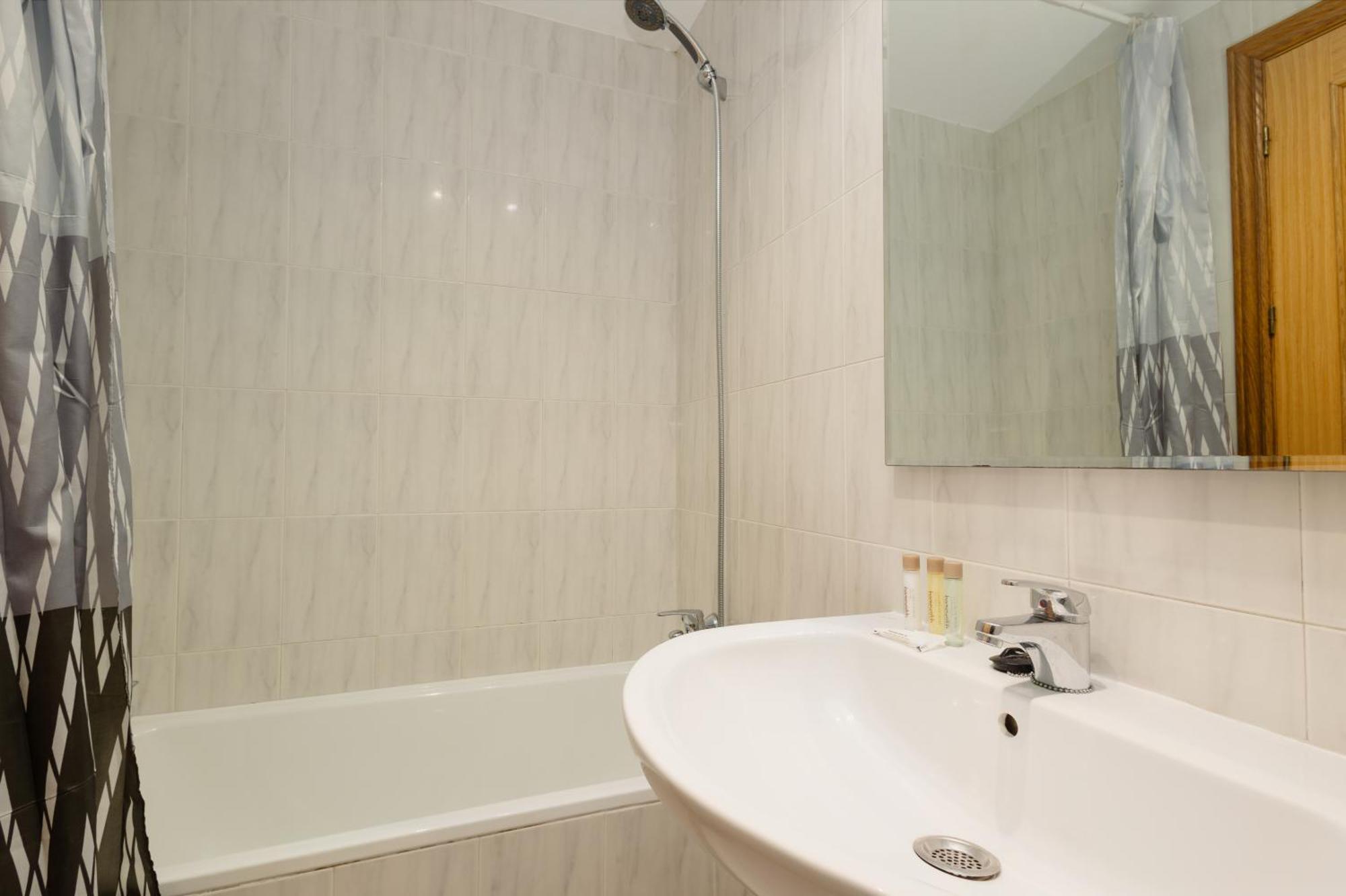 Beautiful Townhouse Walking Distance To The Beach In Costabella, มาร์เบยา ภายนอก รูปภาพ