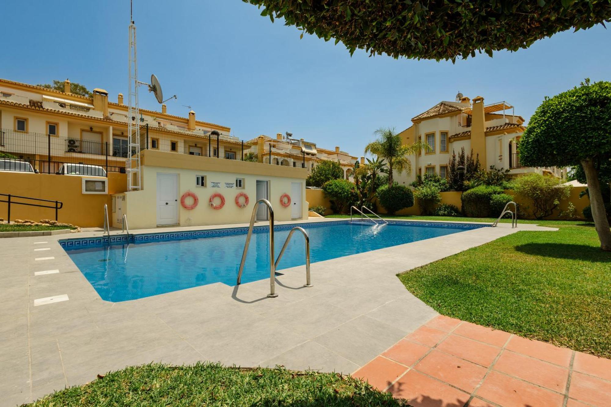 Beautiful Townhouse Walking Distance To The Beach In Costabella, มาร์เบยา ภายนอก รูปภาพ