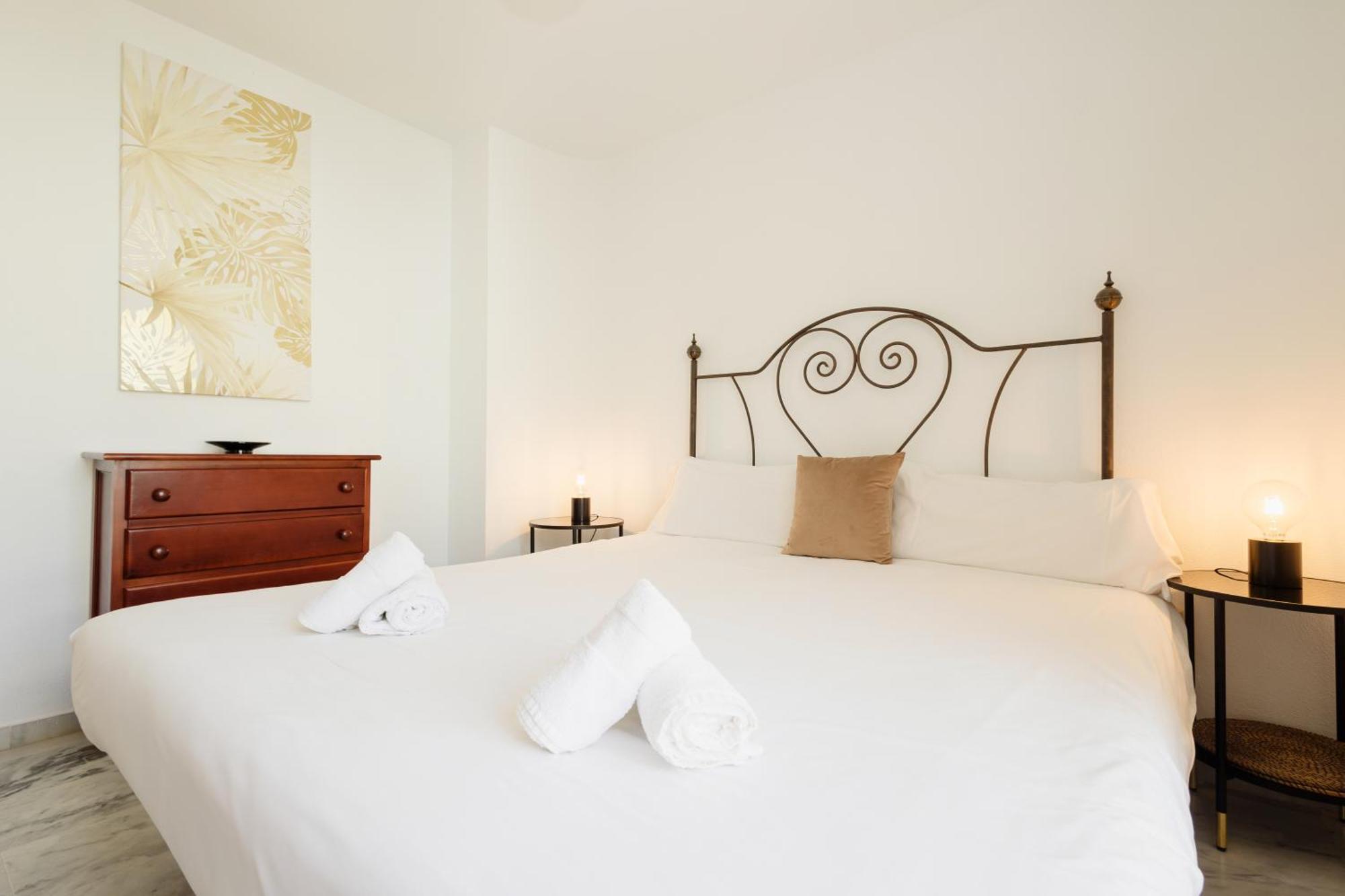Beautiful Townhouse Walking Distance To The Beach In Costabella, มาร์เบยา ภายนอก รูปภาพ