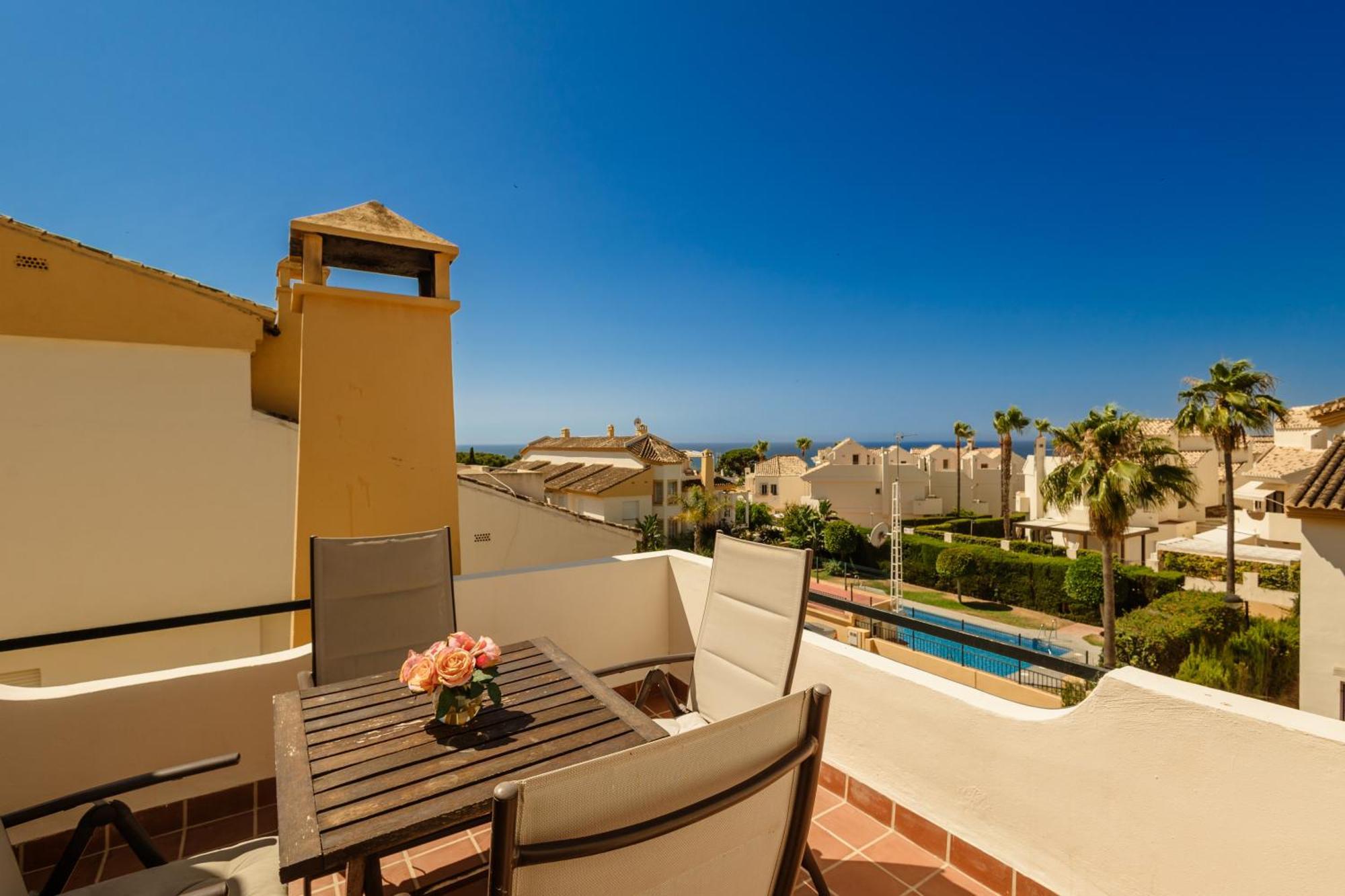 Beautiful Townhouse Walking Distance To The Beach In Costabella, มาร์เบยา ภายนอก รูปภาพ