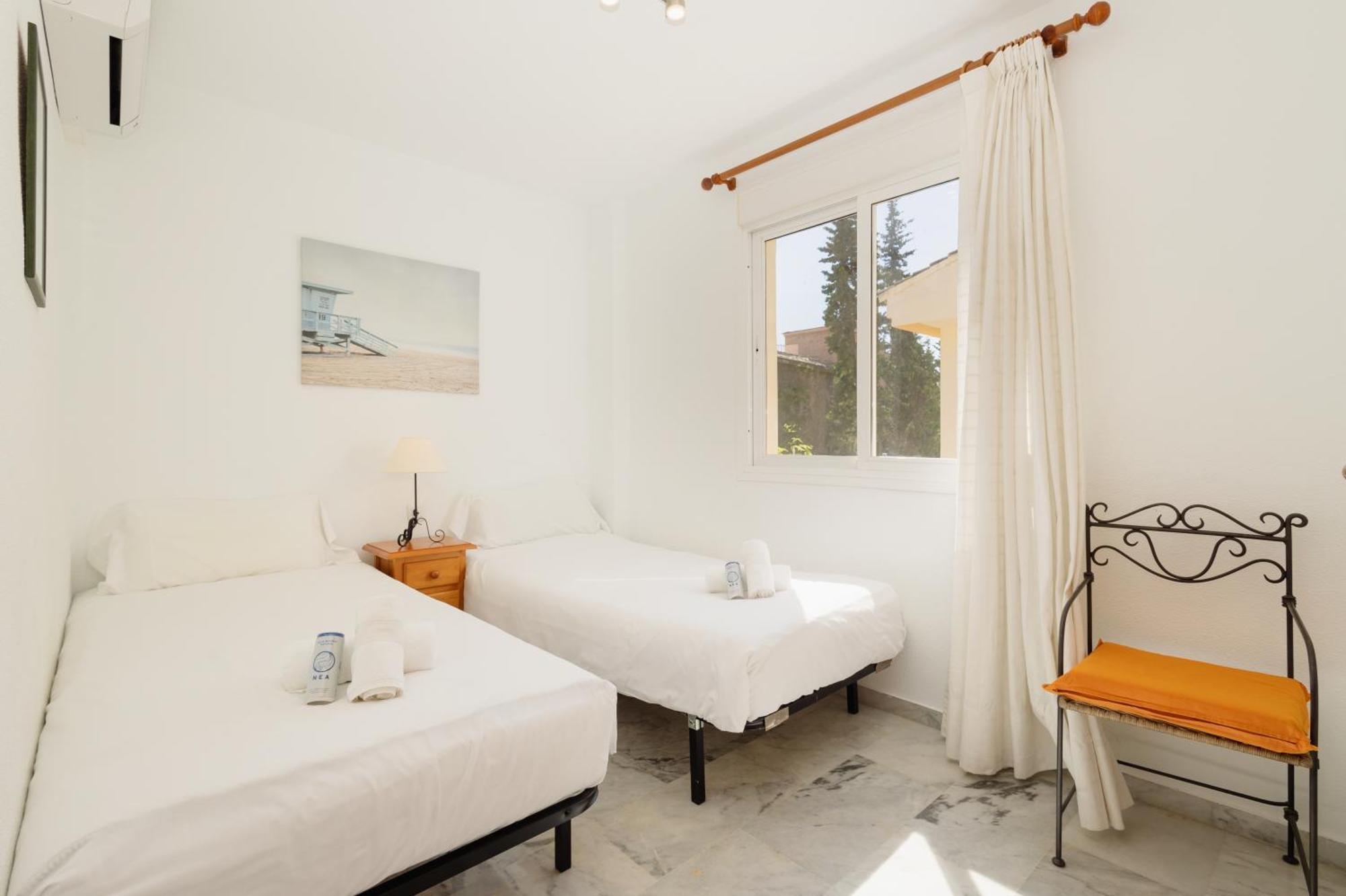 Beautiful Townhouse Walking Distance To The Beach In Costabella, มาร์เบยา ภายนอก รูปภาพ