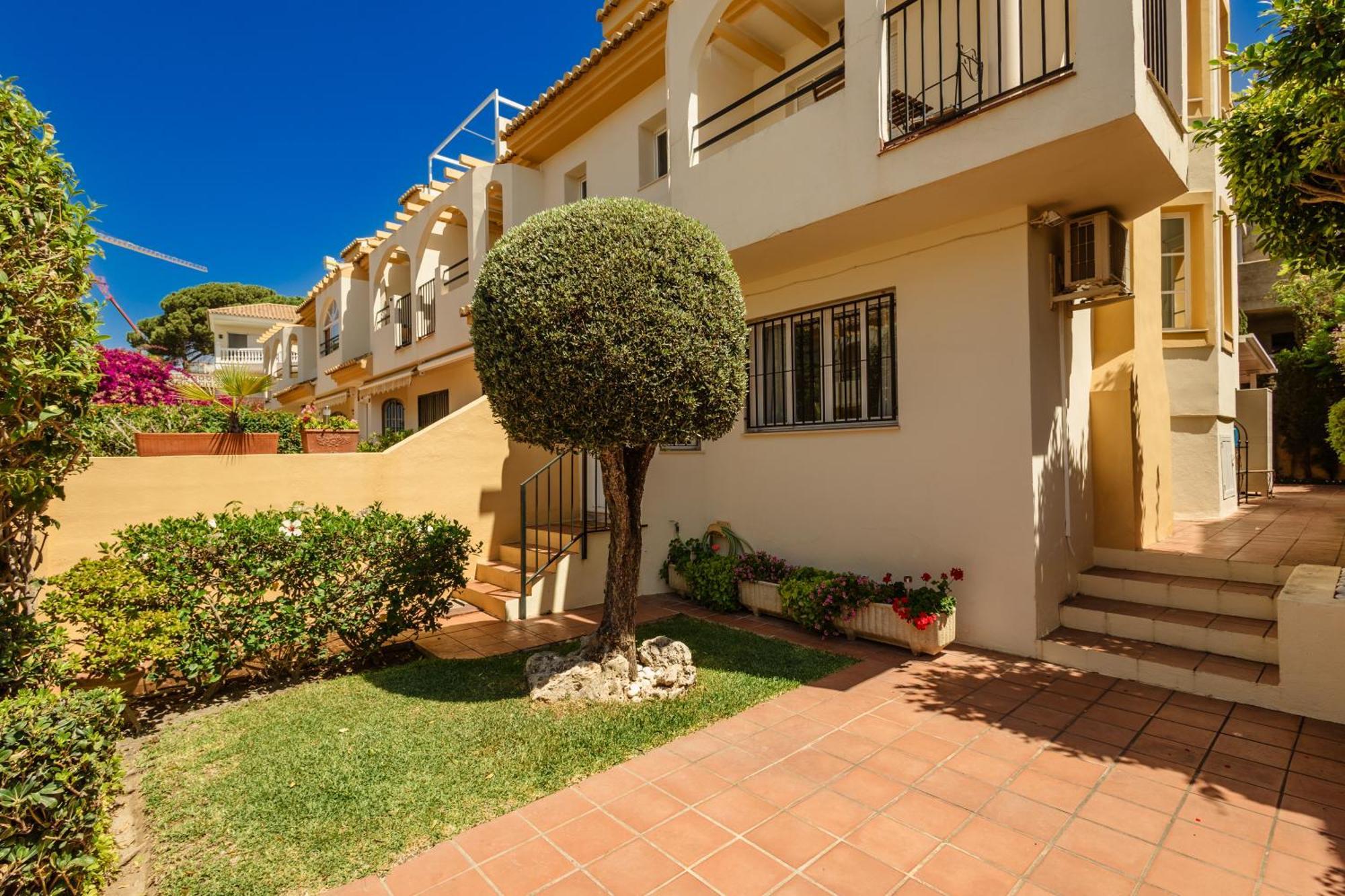 Beautiful Townhouse Walking Distance To The Beach In Costabella, มาร์เบยา ภายนอก รูปภาพ
