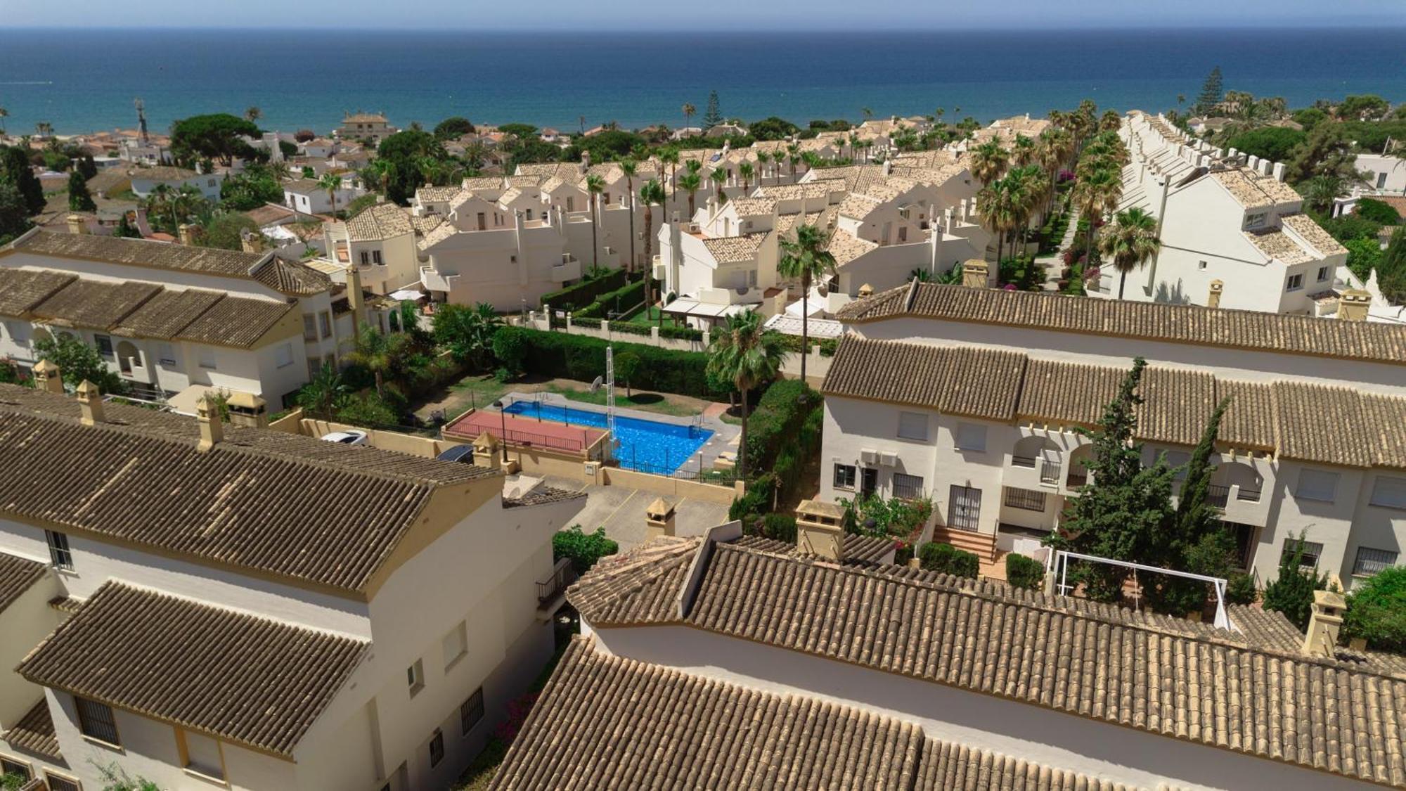 Beautiful Townhouse Walking Distance To The Beach In Costabella, มาร์เบยา ภายนอก รูปภาพ