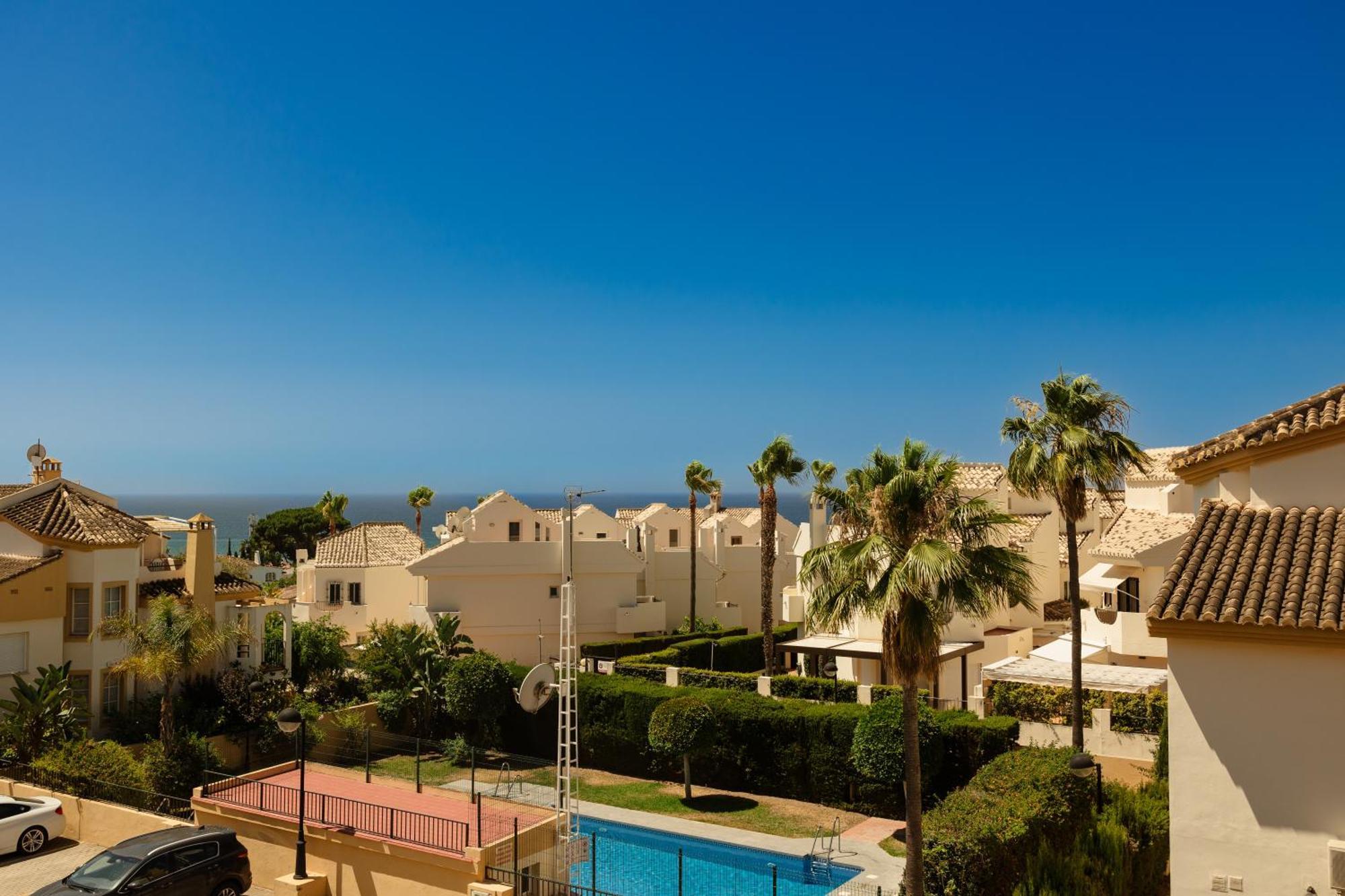 Beautiful Townhouse Walking Distance To The Beach In Costabella, มาร์เบยา ภายนอก รูปภาพ